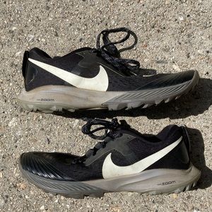 NIKE Air Zoom Terra Kiger 5 Women's Trail Running Shoe - Size 7 - Black/Grey